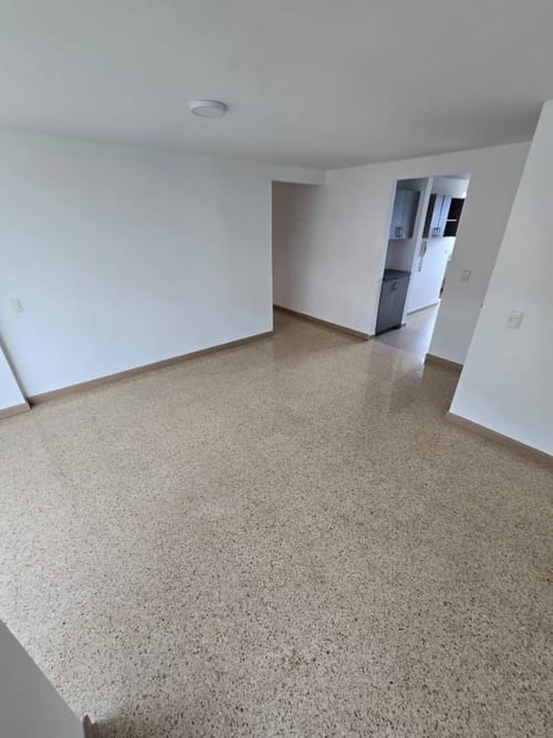 Apartamento de 3 alcobas en arriendo en El Diamante No. 2, Medellín, 89 m² · foto 2 de 13