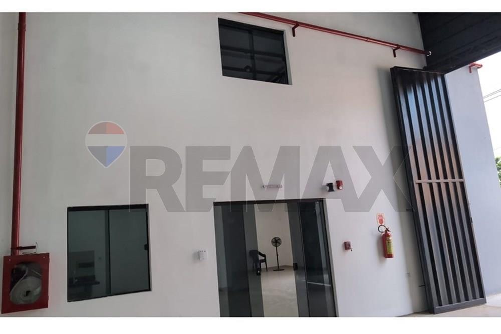 Alquilo Showroom c/ Depósito Manuel Ortiz Guerrero — foto 3