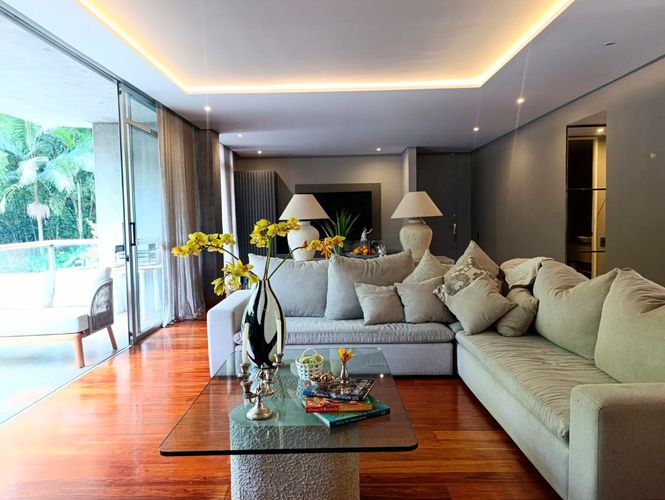 Apartamento de 3 alcobas en arriendo en El Poblado, Medellín, 270 m² · foto 2 de 18