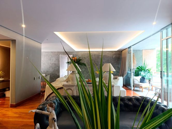 Apartamento de 3 alcobas en arriendo en El Poblado, Medellín, 270 m² · foto 14 de 18