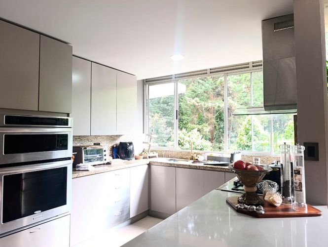 Apartamento de 3 alcobas en arriendo en El Poblado, Medellín, 270 m² · foto 5 de 18