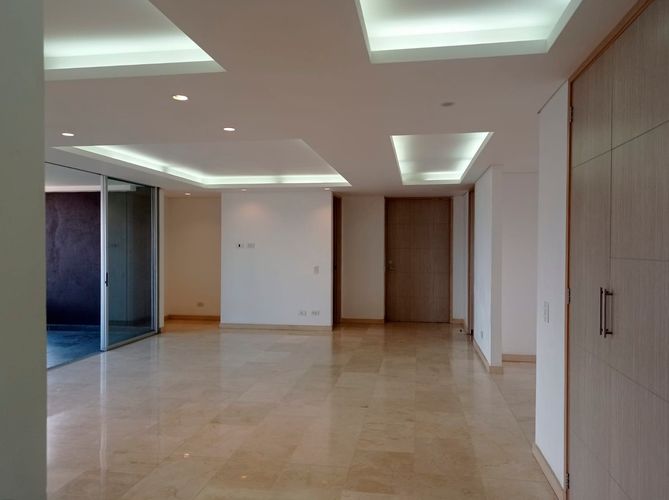 Apartamento de 3 alcobas en arriendo en El Poblado, Medellín, 219 m² · foto 10 de 19