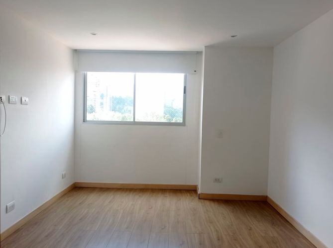 Apartamento de 3 alcobas en arriendo en El Poblado, Medellín, 219 m² · foto 15 de 19