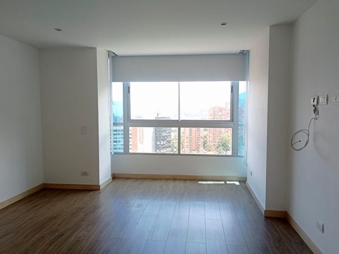 Apartamento de 3 alcobas en arriendo en El Poblado, Medellín, 219 m² · foto 8 de 19