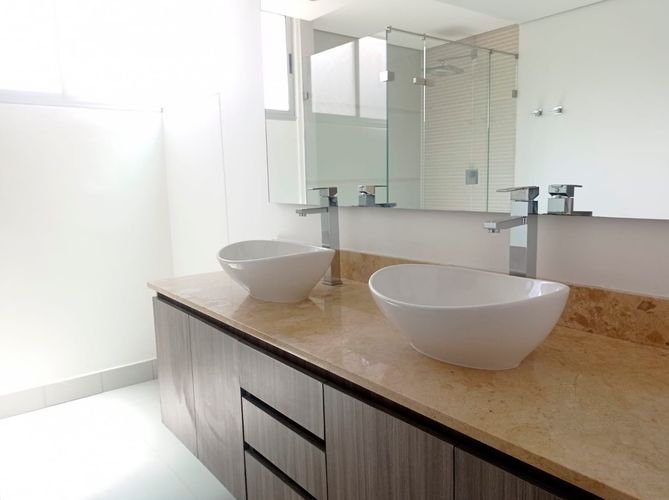 Apartamento de 3 alcobas en arriendo en El Poblado, Medellín, 219 m² · foto 18 de 19