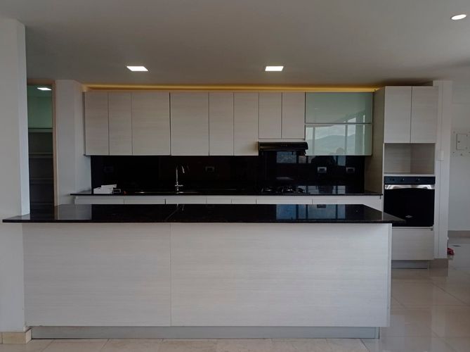 Apartamento de 3 alcobas en arriendo en El Poblado, Medellín, 219 m² · foto 5 de 19