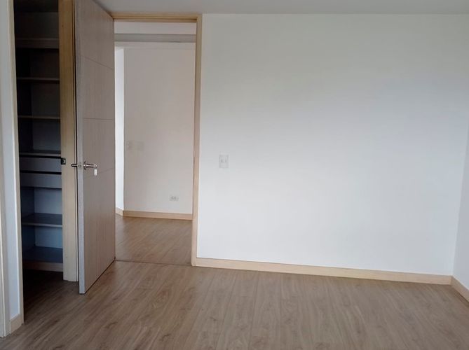 Apartamento de 3 alcobas en arriendo en El Poblado, Medellín, 219 m² · foto 17 de 19