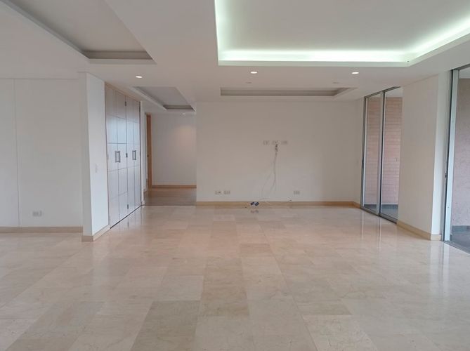 Apartamento de 3 alcobas en arriendo en El Poblado, Medellín, 219 m² · foto 11 de 19