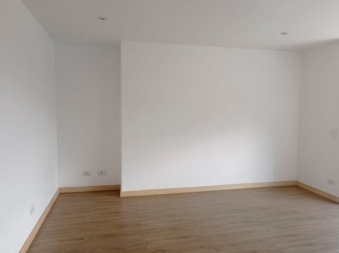 Apartamento de 3 alcobas en arriendo en El Poblado, Medellín, 219 m² · foto 14 de 19