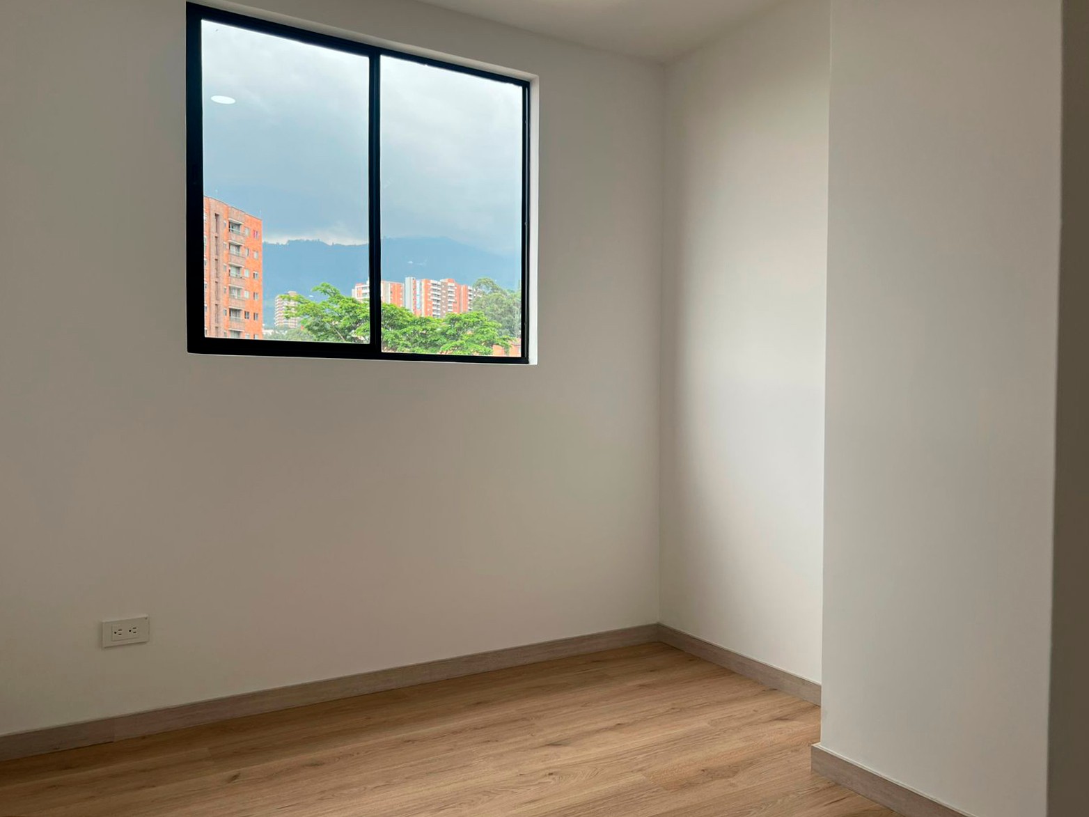 Apartamento en arriendo en Loma Del Barro, Envigado · foto 2 de 15