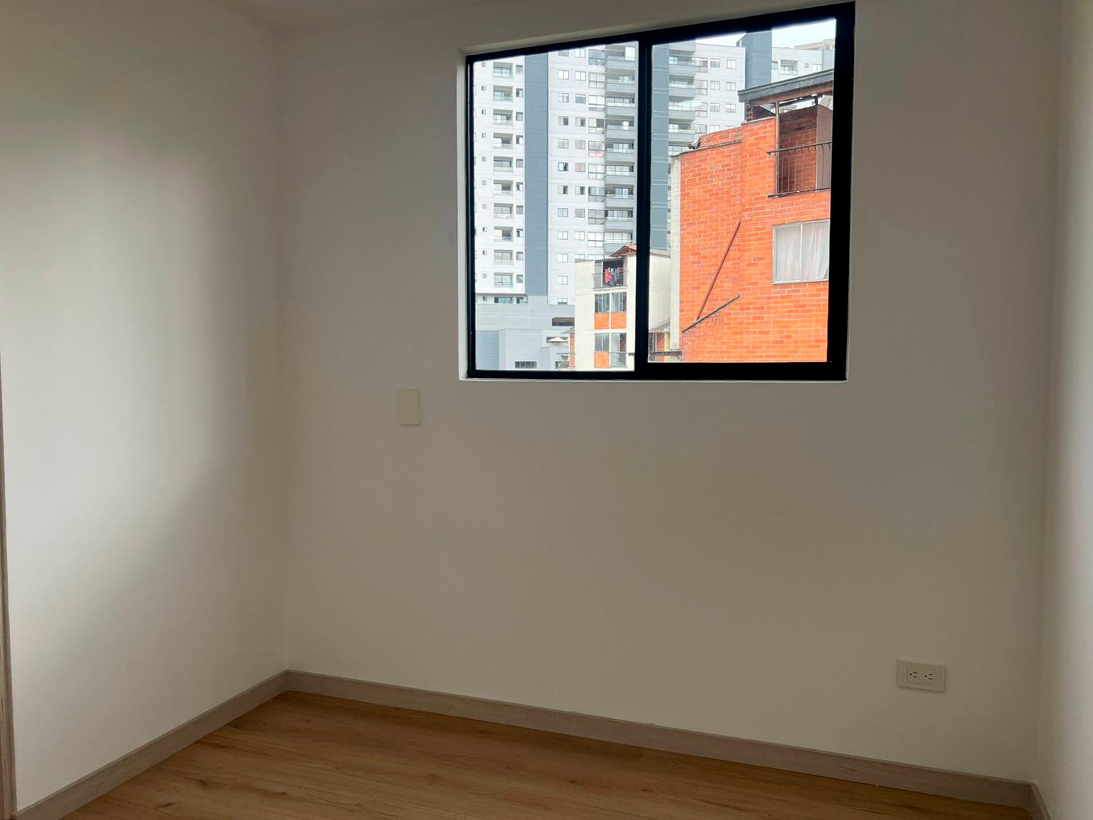 Apartamento en arriendo en Loma Del Barro, Envigado · foto 3 de 15