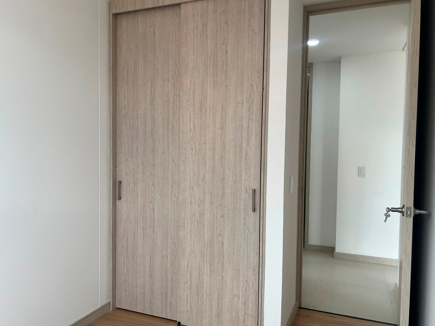 Apartamento en arriendo en Loma Del Barro, Envigado · foto 9 de 15