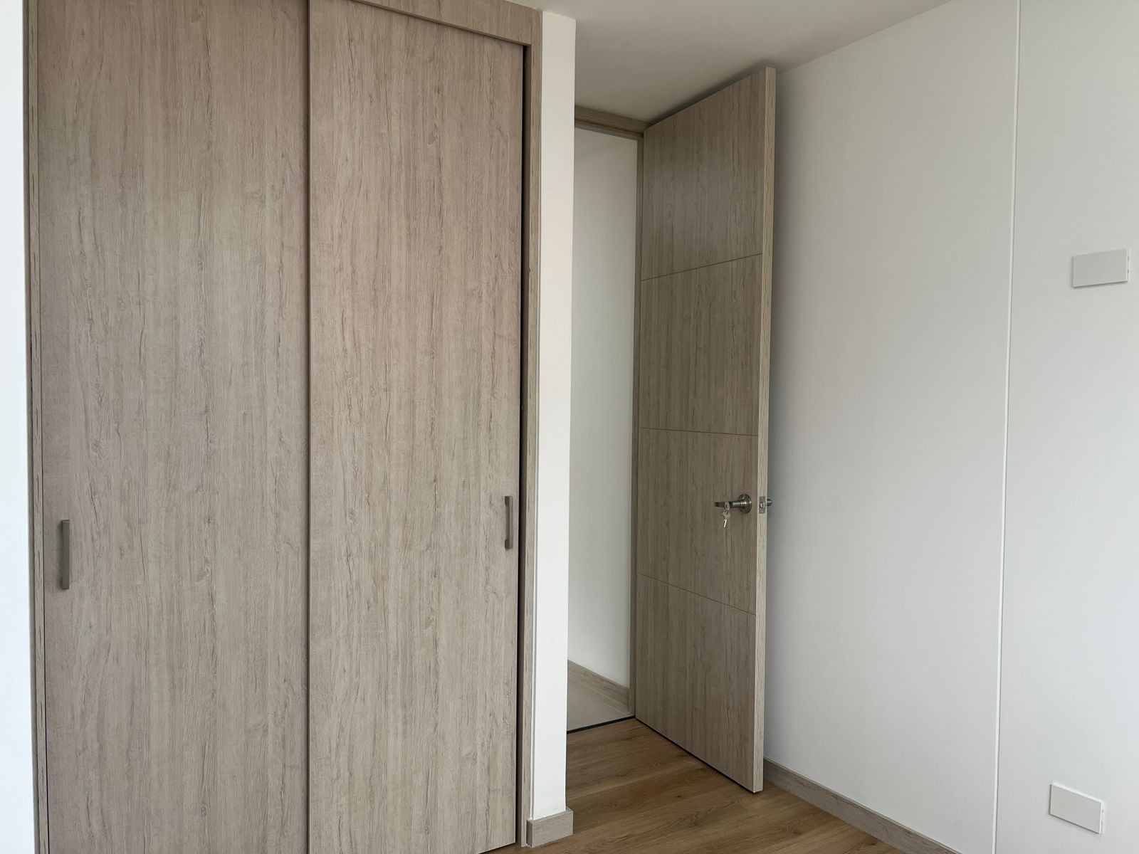 Apartamento en arriendo en Loma Del Barro, Envigado · foto 10 de 15