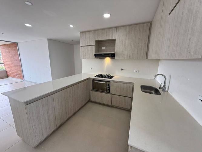 Apartamento de 3 alcobas en arriendo en Escobero, Envigado, 155 m² · foto 6 de 24