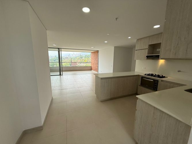 Apartamento de 3 alcobas en arriendo en Escobero, Envigado, 155 m² · foto 2 de 24