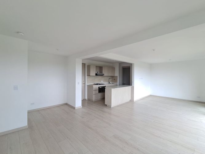Apartamento de 2 alcobas en arriendo en Rionegro, 80 m² · foto 2 de 14