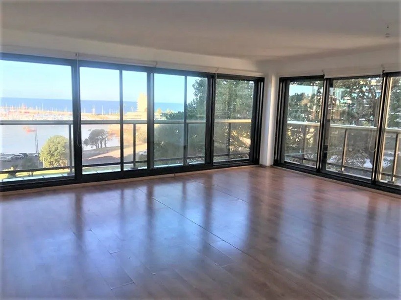 ALQUILER EN POCITOS DE 4 DORMITORIOS Y 3 BAÑOS, BALCON, GARAJE, PORTERIA, PISCINA, BARBACOA, ETC