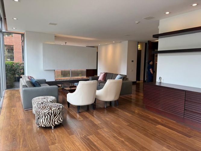 Apartamento de 3 alcobas en arriendo en Chicó Reservado, Bogotá, 331 m² · foto 3 de 21