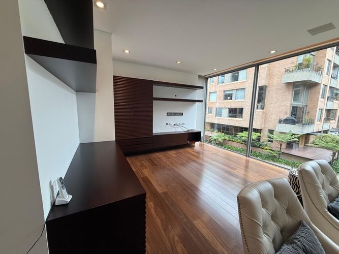 Apartamento de 3 alcobas en arriendo en Chicó Reservado, Bogotá, 331 m² · foto 4 de 21