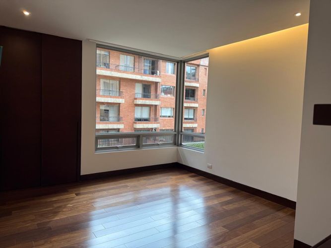 Apartamento de 3 alcobas en arriendo en Chicó Reservado, Bogotá, 331 m² · foto 15 de 21