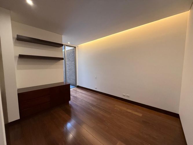 Apartamento de 3 alcobas en arriendo en Chicó Reservado, Bogotá, 331 m² · foto 17 de 21