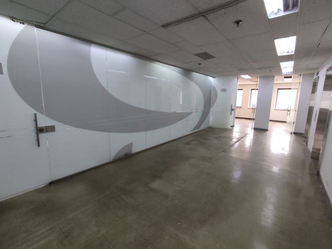 Oficina en arriendo en La Candelaria, Medellín, 377 m² · foto 2 de 16