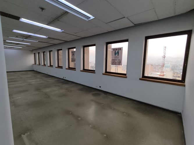 Oficina en arriendo en La Candelaria, Medellín, 377 m² · foto 6 de 16