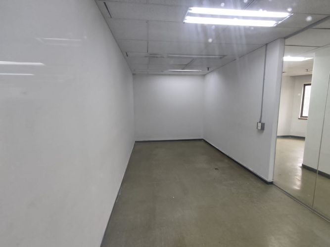 Oficina en arriendo en La Candelaria, Medellín, 377 m² · foto 8 de 16