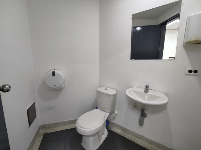 Oficina en arriendo en La Candelaria, Medellín, 377 m² · foto 11 de 16