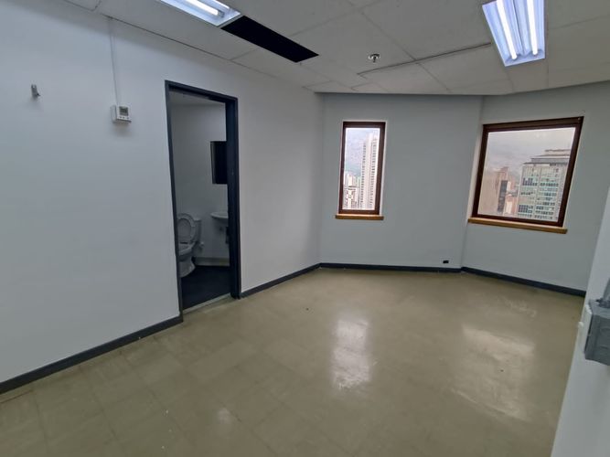 Oficina en arriendo en La Candelaria, Medellín, 377 m² · foto 12 de 16