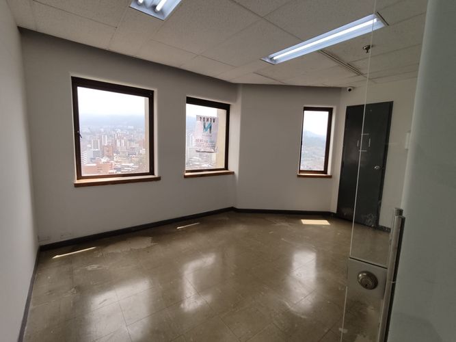 Oficina en arriendo en La Candelaria, Medellín, 377 m² · foto 13 de 16
