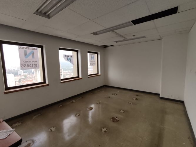 Oficina en arriendo en La Candelaria, Medellín, 377 m² · foto 15 de 16