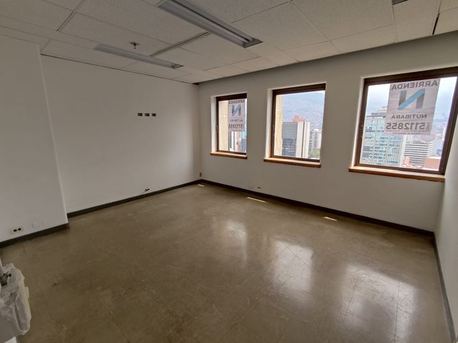 Oficina en arriendo en La Candelaria, Medellín, 377 m² · foto 16 de 16