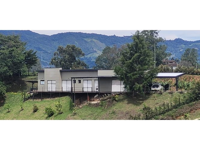 Finca en venta en Santa Ana, El Carmen de Viboral, 480 m² · foto 2 de 24