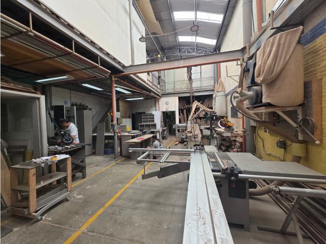 Bodega en arriendo en La América, Medellín, 235 m² · foto 10 de 12
