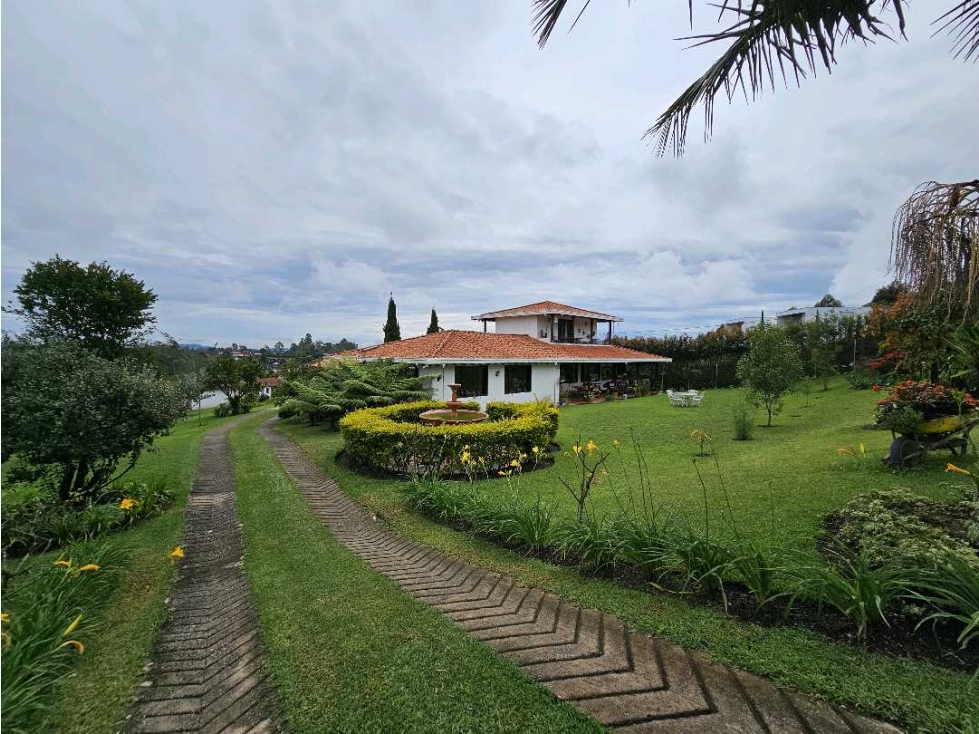 4BR Country House in Mampuesto (270 m²) for Sale - 2