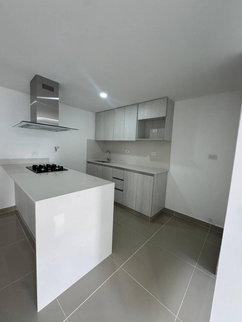 Apartamento en venta en La Ferreria, La Estrella · foto 2 de 19