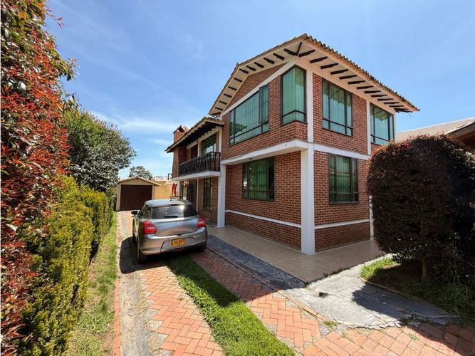 Casa de 4 alcobas en venta en Cota, 373 m² · foto 2 de 24