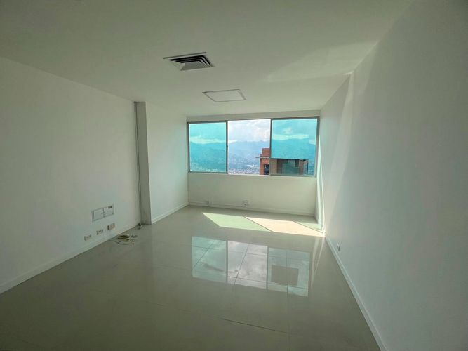 Oficina en arriendo en El Poblado, Medellín, 35 m² · foto 8 de 14