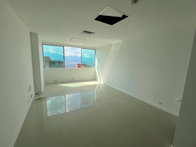 Oficina en arriendo en El Poblado, Medellín, 35 m² · foto 9 de 14