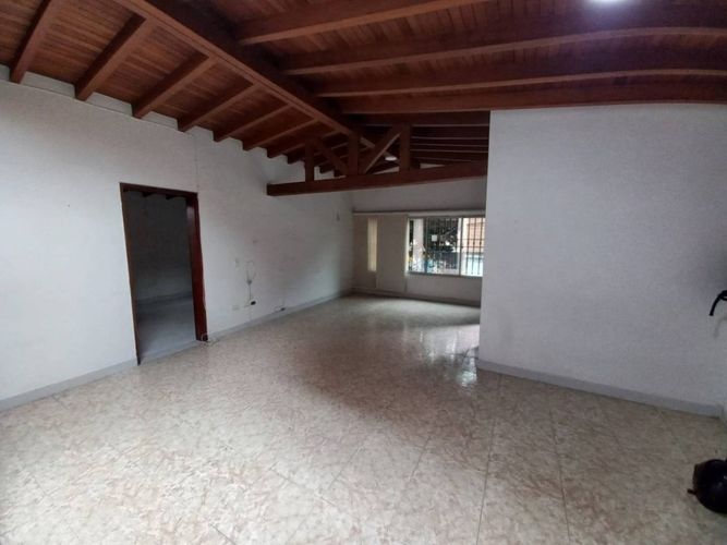 Casa de 6 alcobas en venta en Cuarta Brigada, Medellín, 160 m² · foto 2 de 16