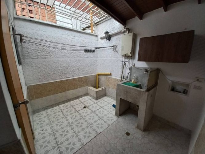 Casa de 6 alcobas en venta en Cuarta Brigada, Medellín, 160 m² · foto 9 de 16
