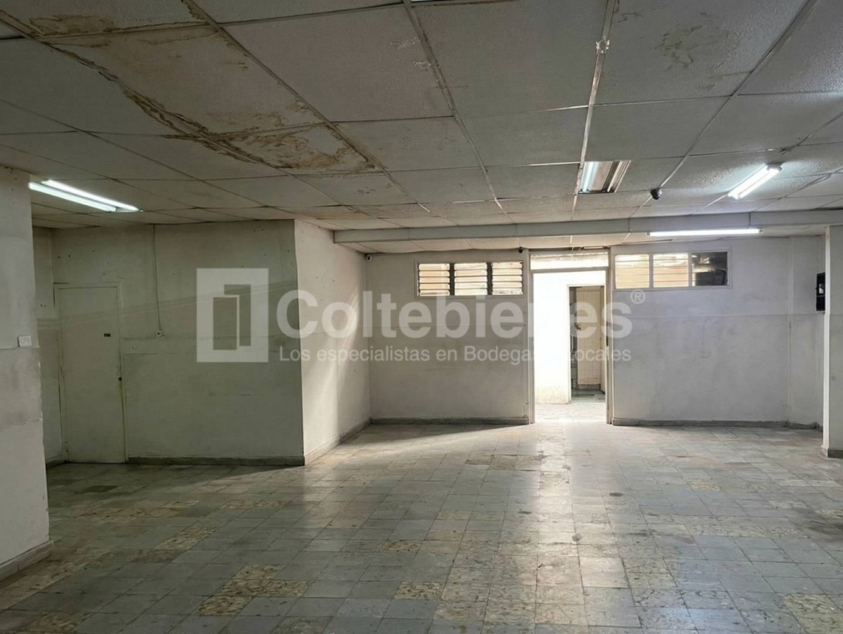 3BR Building in Calasanz (318 m²) for Sale - 3