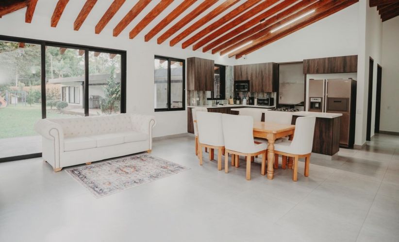 Casa de 4 alcobas en venta en Llano Grande, Rionegro, 300 m² · foto 2 de 20