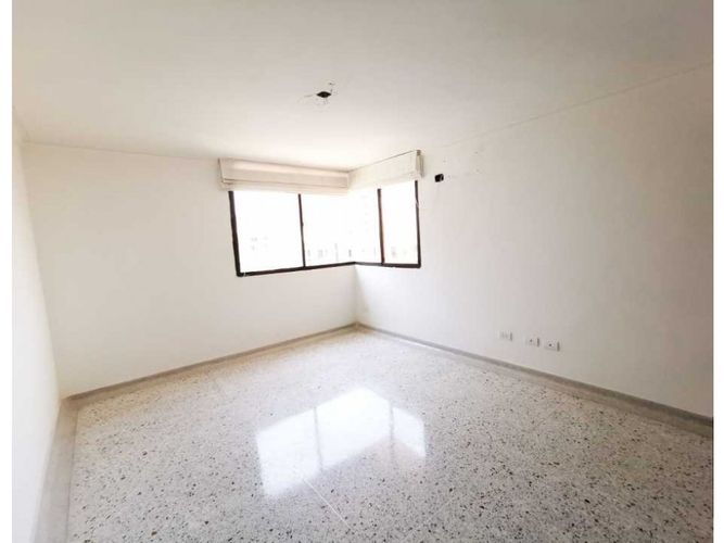 Apartamento de 3 alcobas en venta en Altos De Riomar, Barranquilla, 240 m² · foto 6 de 12