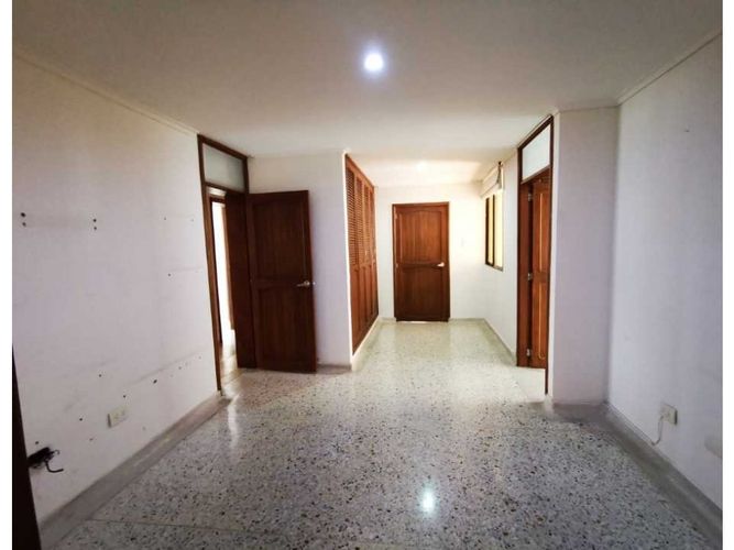 Apartamento de 3 alcobas en venta en Altos De Riomar, Barranquilla, 240 m² · foto 8 de 12