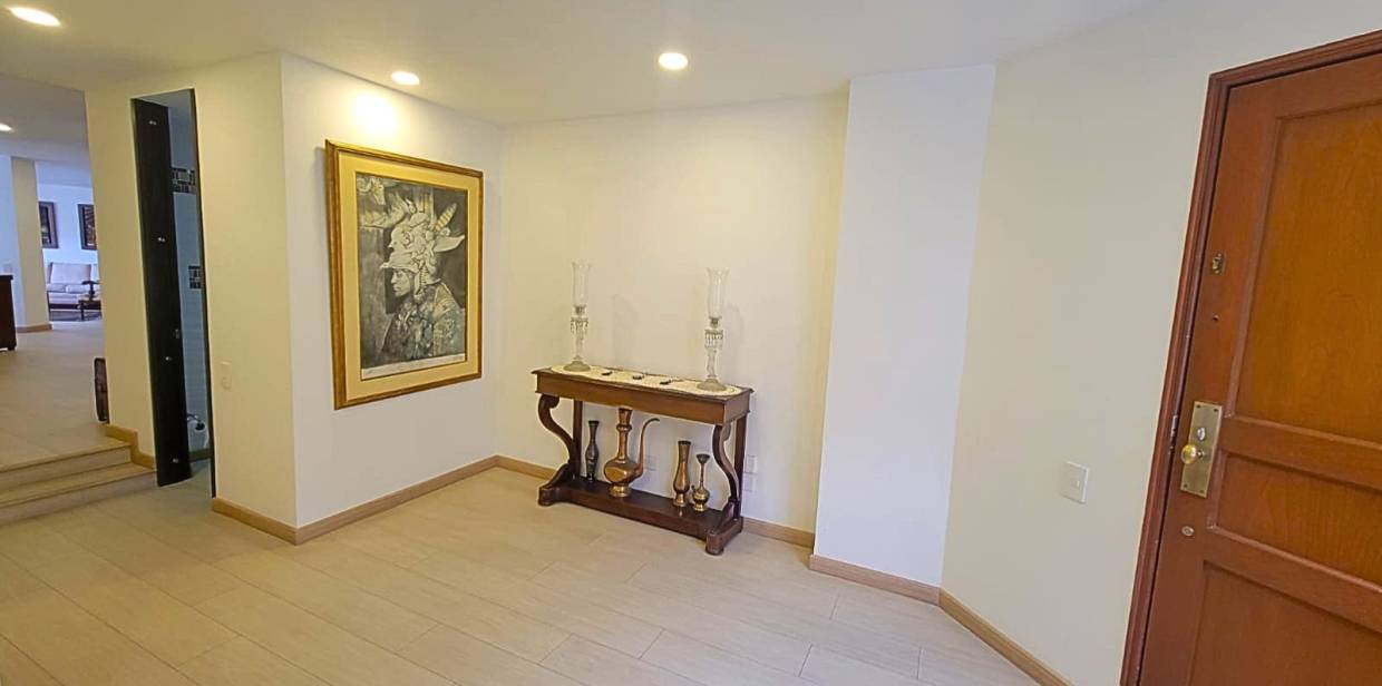Apartamento en venta en Santa Barbara, Bogotá · foto 2 de 24