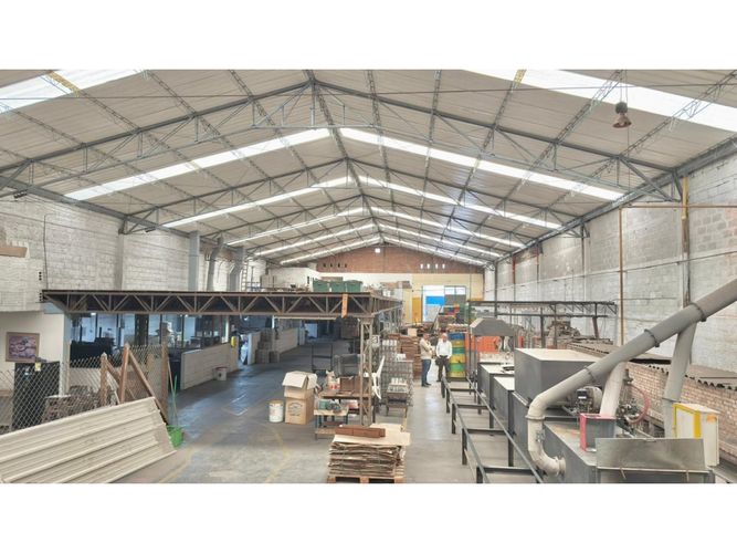 Bodega en venta en Zona Industrial No. 3, Itagüí, 1780 m² · foto 2 de 4