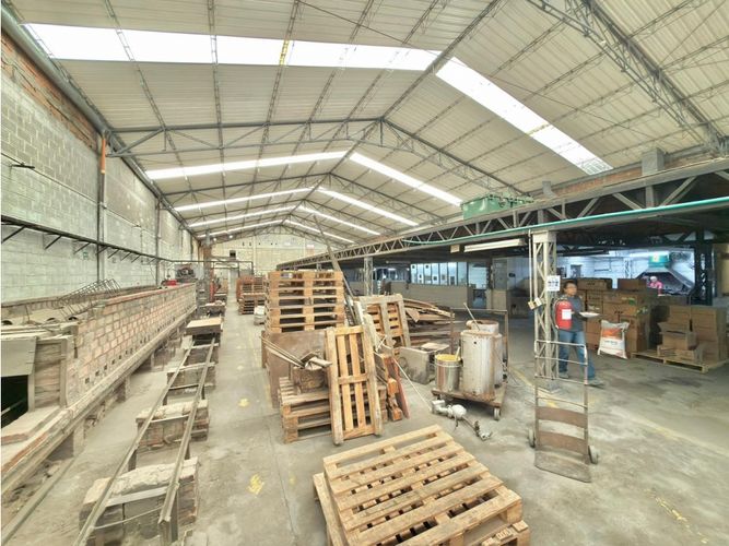 Bodega en venta en Zona Industrial No. 3, Itagüí, 1780 m² · foto 4 de 4