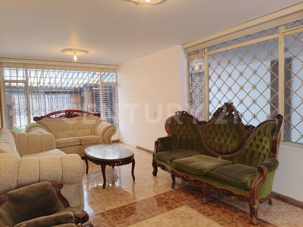 Casa en venta en La Esmeralda, Bogotá · foto 3 de 24